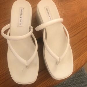 Chelsea & Violet white size 7 sandal